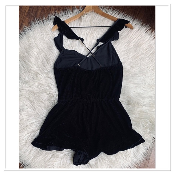 Victoria’s Secret Velvet Romper Black Size Small - Picture 4 of 8
